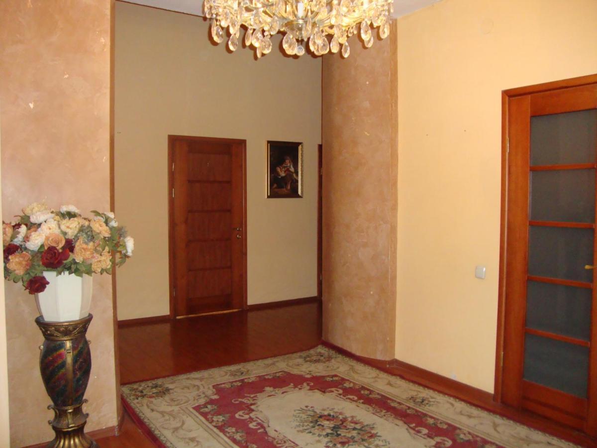 Hotel Reno On Deribasovskaya โอเดสซา ภายนอก รูปภาพ