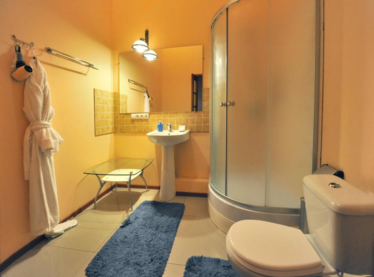 Hotel Reno On Deribasovskaya โอเดสซา ภายนอก รูปภาพ