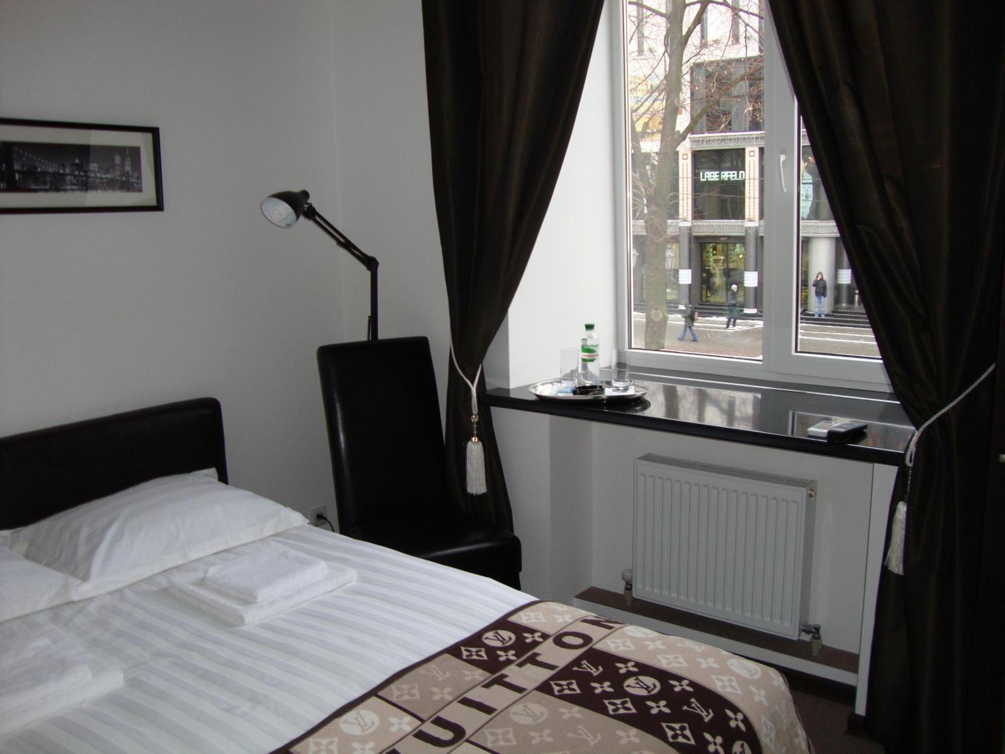Hotel Reno On Deribasovskaya โอเดสซา ภายนอก รูปภาพ