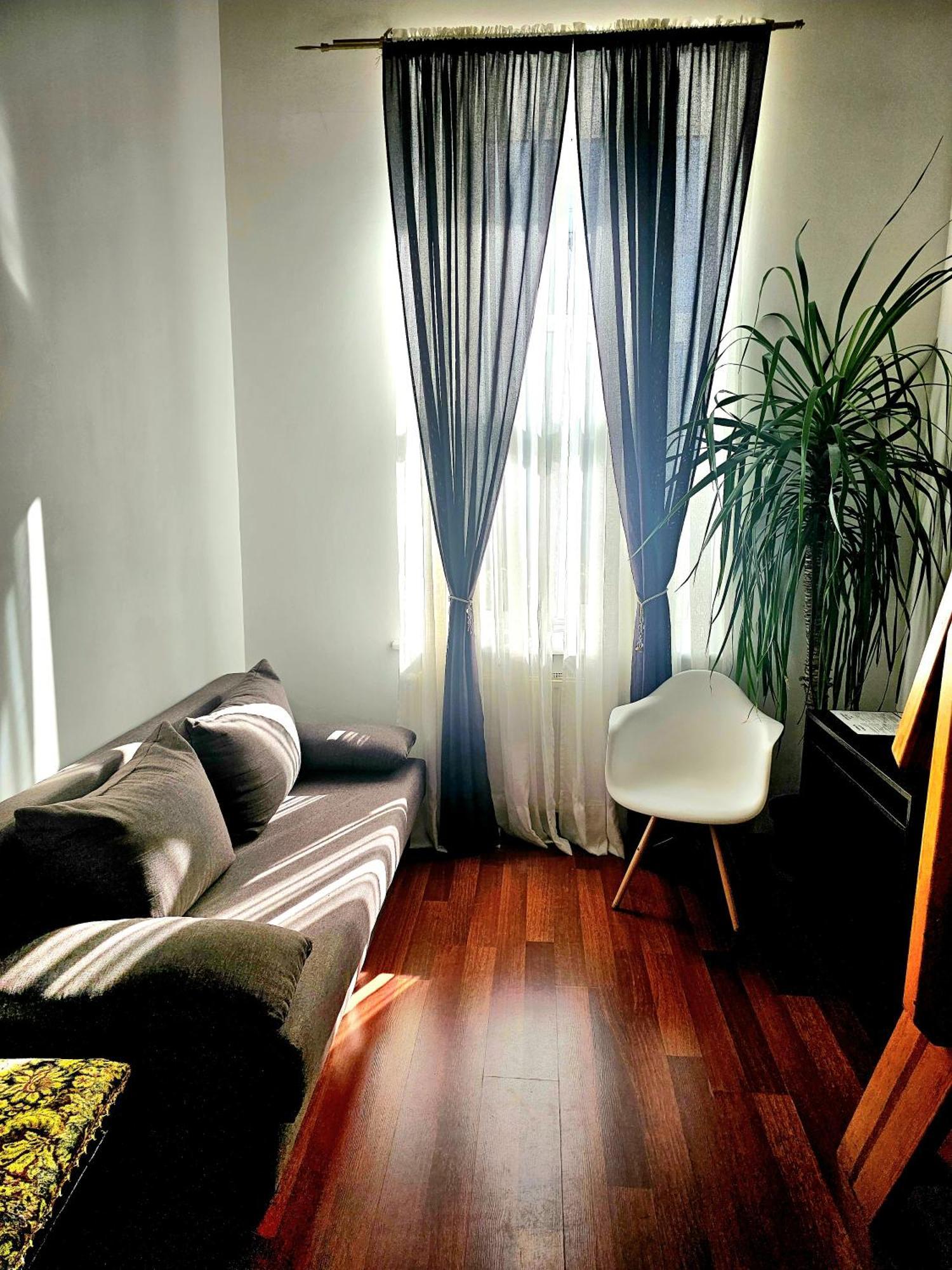Hotel Reno On Deribasovskaya โอเดสซา ภายนอก รูปภาพ