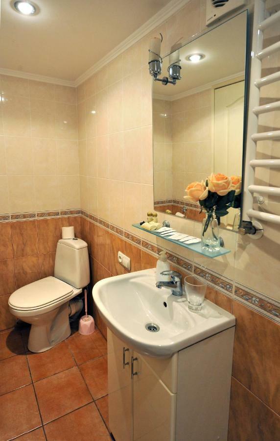 Hotel Reno On Deribasovskaya โอเดสซา ภายนอก รูปภาพ